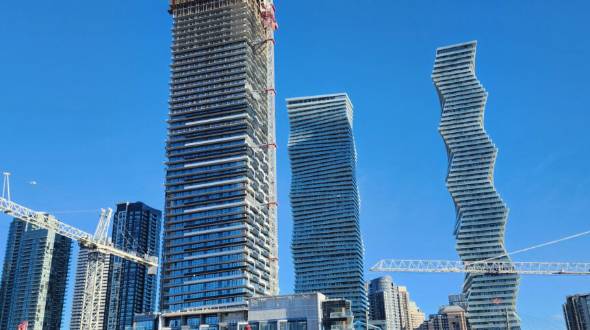 Mississauga Baby Boomers' Condo Guide: Smart Downsizing Made Easy